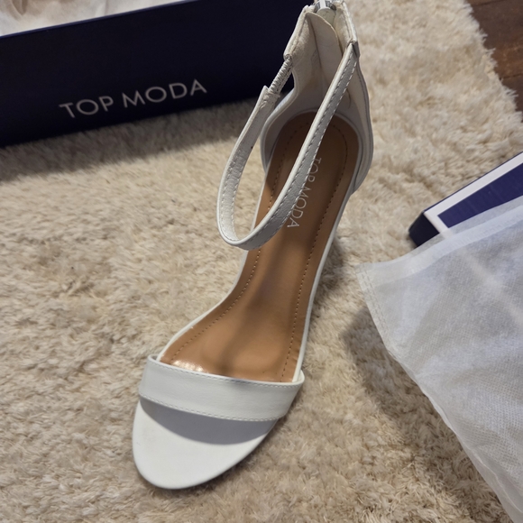 3" Top Moda White Women's Heeled Sandals - Picture 4 of 7